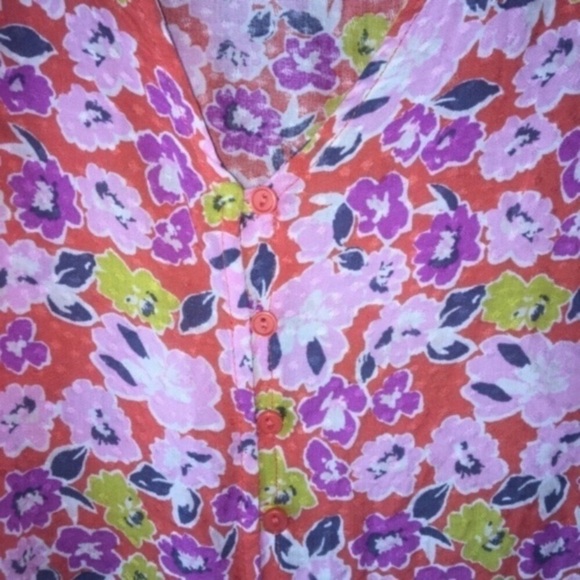 Lush Floral Blouse - Picture 2 of 4